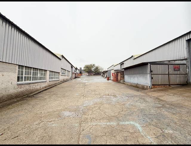 4,630M² WAREHOUSE TO LET IN WADEVILLE